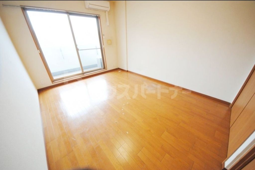 居室・リビング　リフォーム中です。