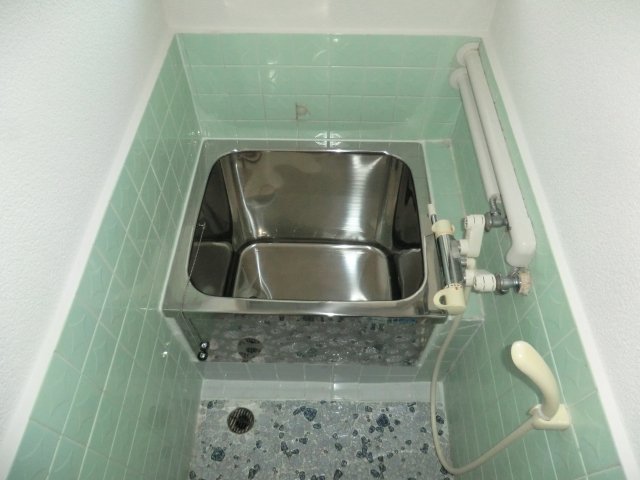 バス・シャワールーム　清潔感のあるお風呂です♪