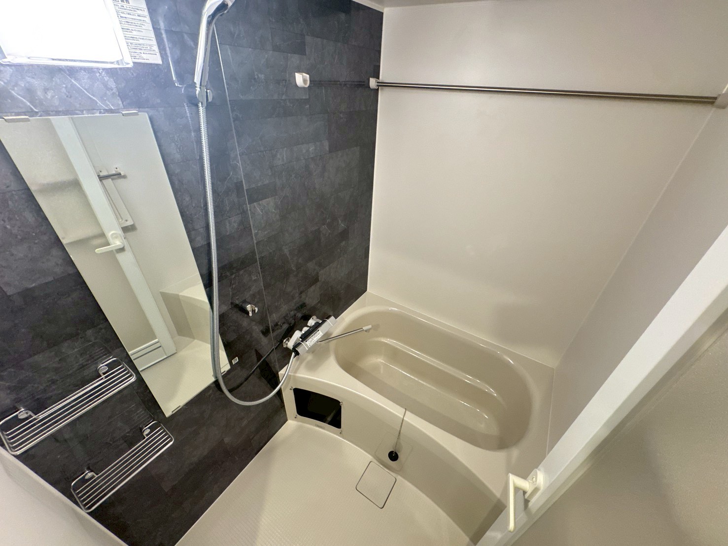 バス・シャワールーム　浴室乾燥機付き