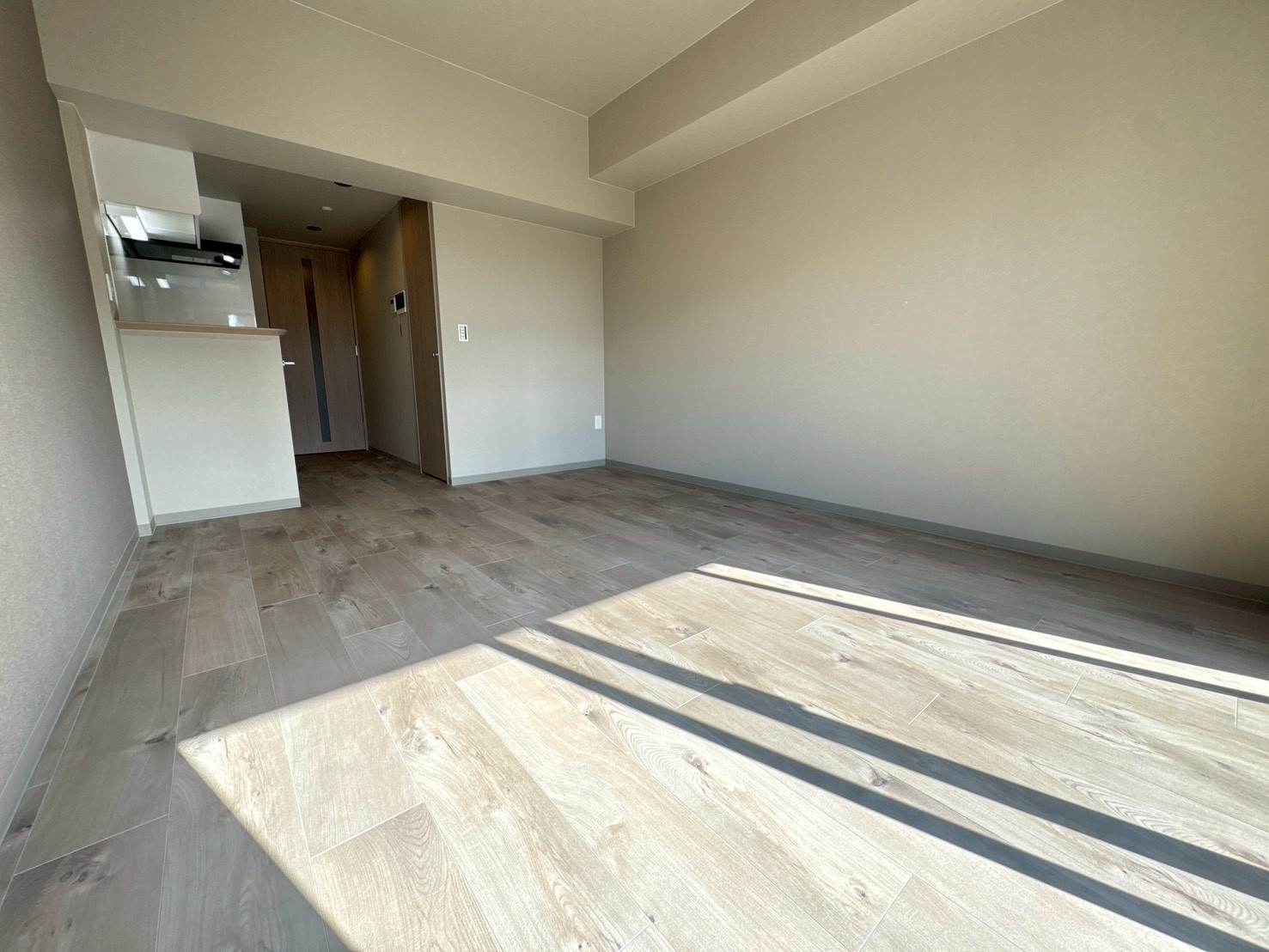 居室・リビング　広々とした洋室