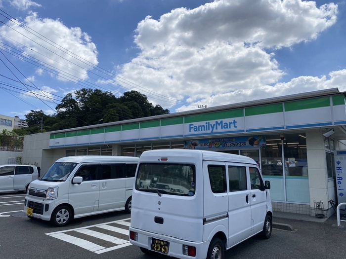 コンビニ　ファミリーマート十日市場店（コンビニ）まで260m