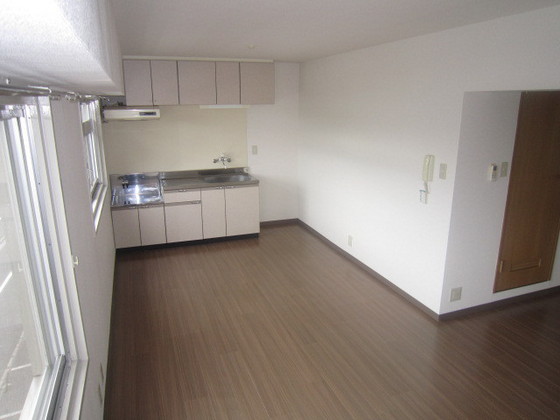 居室・リビング　※別号室の写真となります。