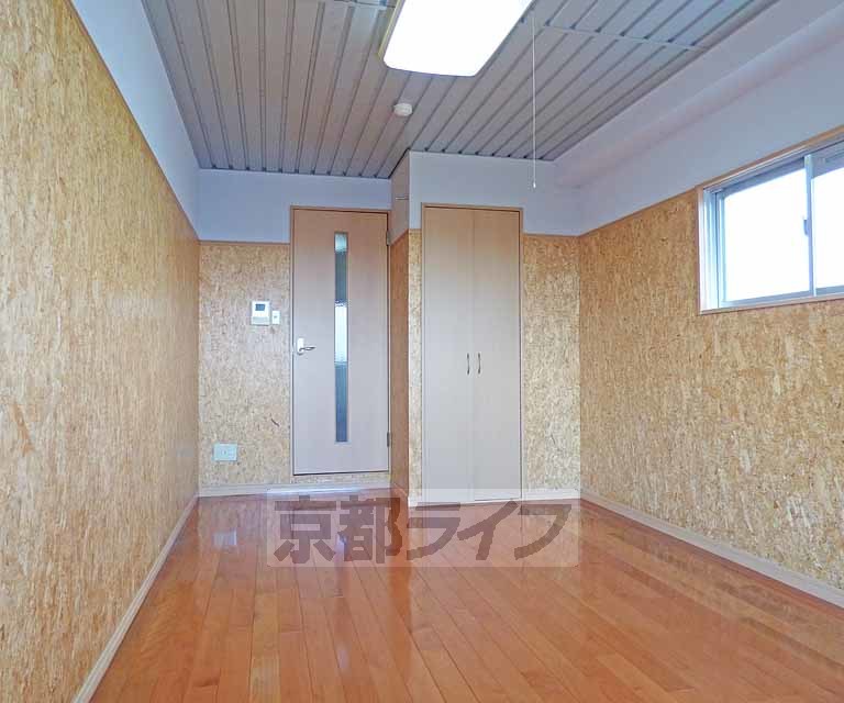 居室・リビング　広々とした室内です。