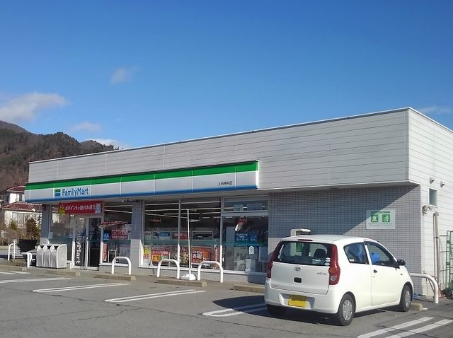 コンビニ　ファミリーマート上田神科店（コンビニ）まで750m