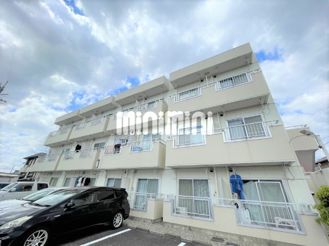 建物外観　静かな住宅地にある光インターネット対応の単身専用マンション