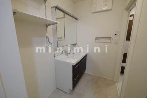 洗面設備　※写真は別号室のものですので現状優先とさせていただきます