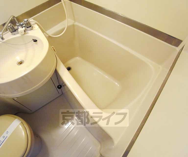 バス・シャワールーム　ゆったりした浴槽です。