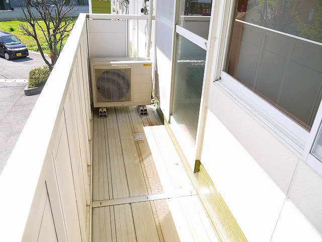 バルコニー　外からの目が気にならないバルコニーで洗濯物が干せます