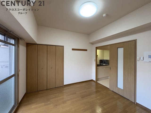 居室・リビング　エアコン付きで快適に過ごせます♪