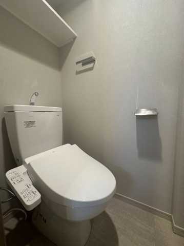 トイレ　別部屋の参考写真になります。