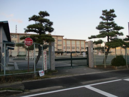 小学校　一宮市立丹陽西小学校（小学校）まで950m