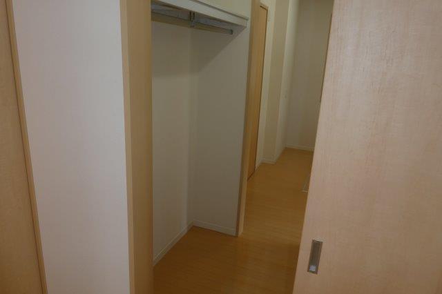 収納　ウォークスルークローゼット