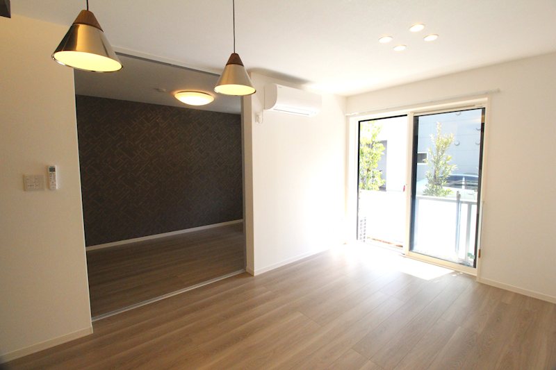 居室・リビング　高遮音床導入済で階上の音が軽減します