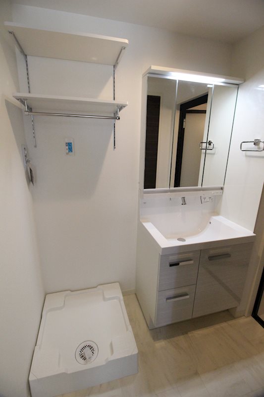 洗面設備　お洒落さんも満足の３面鏡！