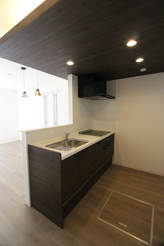 キッチン　広々カウンターキッチンでお料理も捗ります。