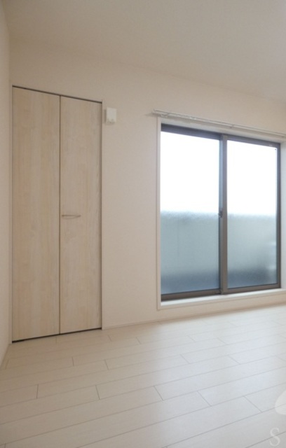 居室・リビング　同仕様・クローゼット位置反転タイプ