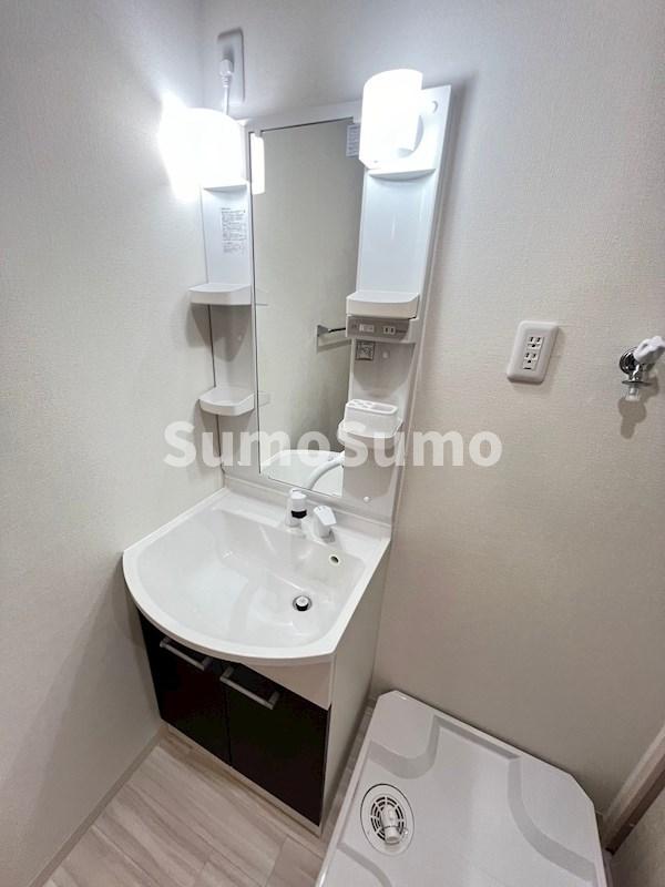 洗面設備　ゆったりとスペースのある洗面所