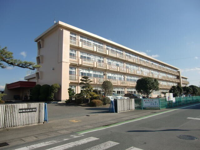 小学校　浜松市立北浜北小学校（小学校）まで881m