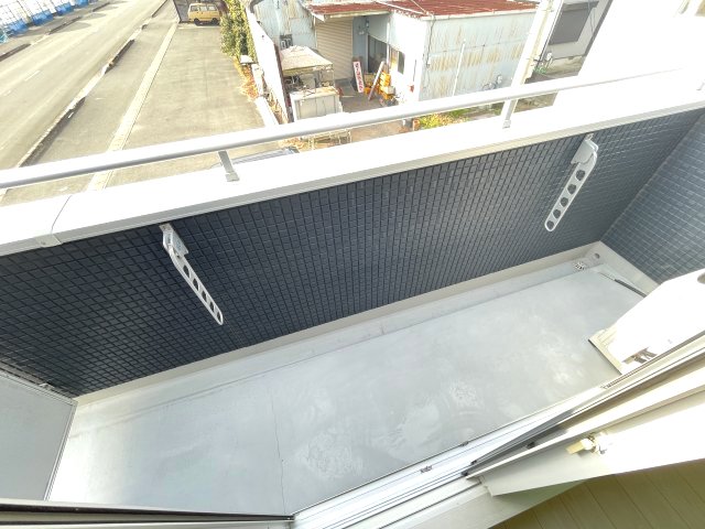 バルコニー　暖かな日差しのふりそそぐバルコニー