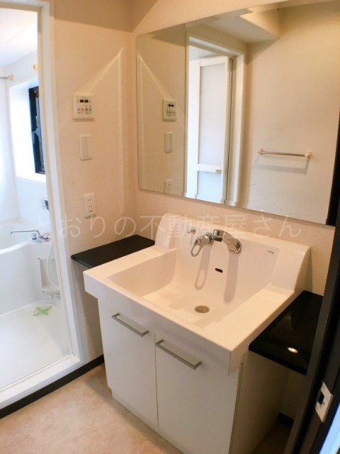 洗面設備　洗面　※参考画像のため、デザインカラーが異なります。