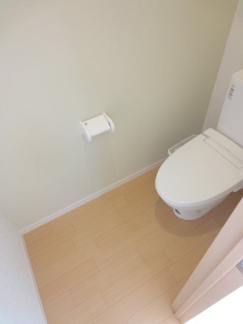 洗面設備　広々した洗面脱衣室♪上部に棚付きです