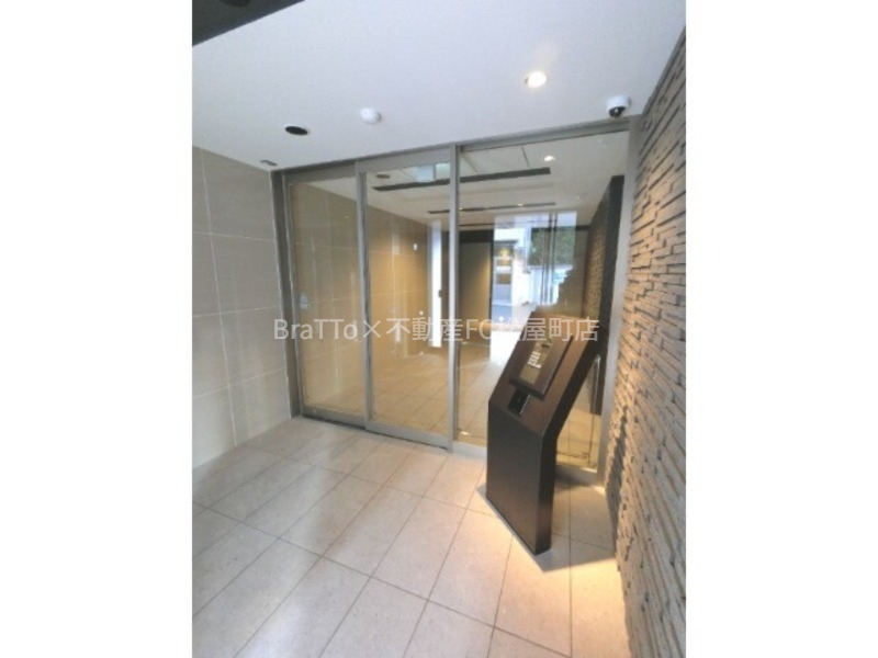 エントランス　マンション共用部分（オートロック付き）