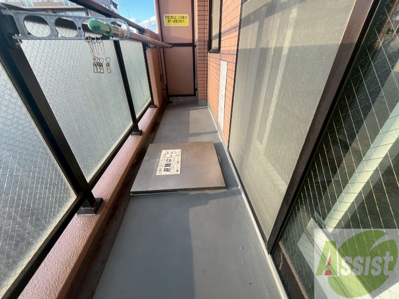 バルコニー　バルコニーは幅があり、広い印象を受けました。