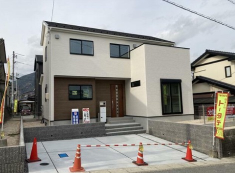リナージュ　東広島黒瀬の建物外観