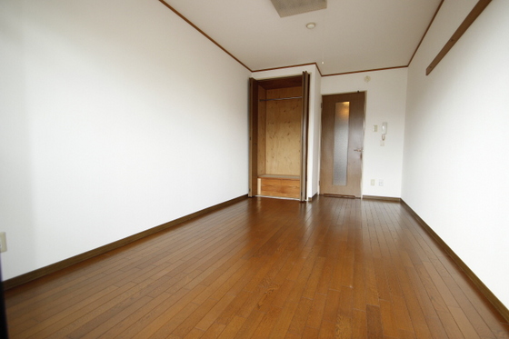 居室・リビング　※別号室のお写真です