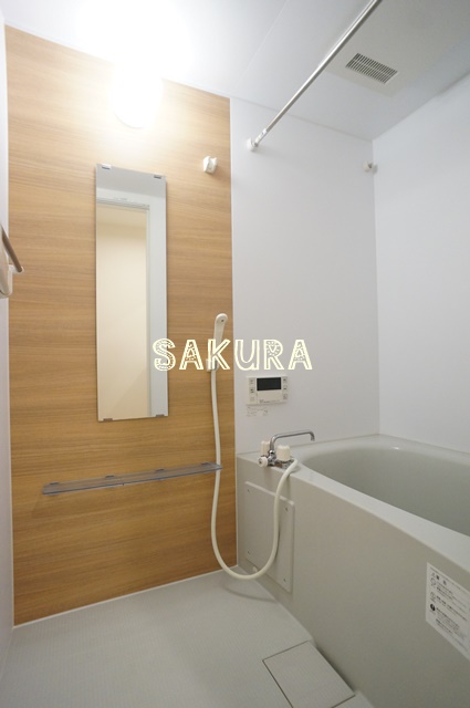 バス・シャワールーム　ご家族や長時間入浴に便利な追い炊き機能付きです♪