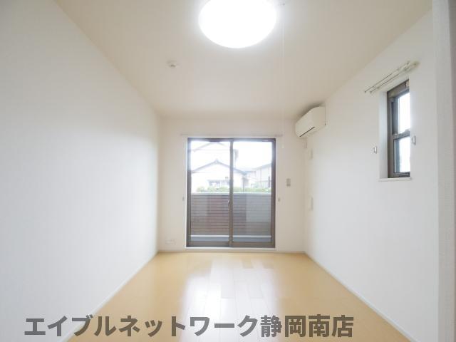 居室・リビング　居間です