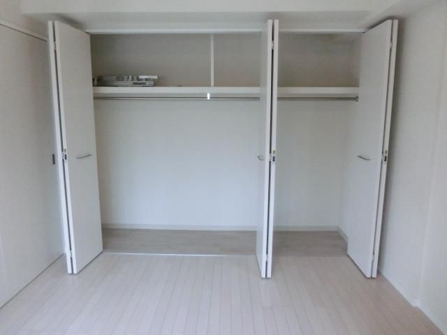 収納　横幅のある大型クローゼット完備
