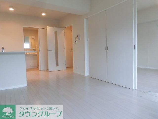 居室・リビング　14.5帖　角部屋2面採光のリビング