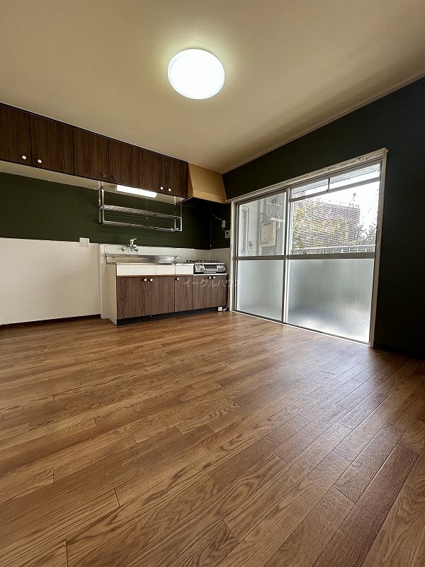 居室・リビング　写真は別のお部屋のものになります。