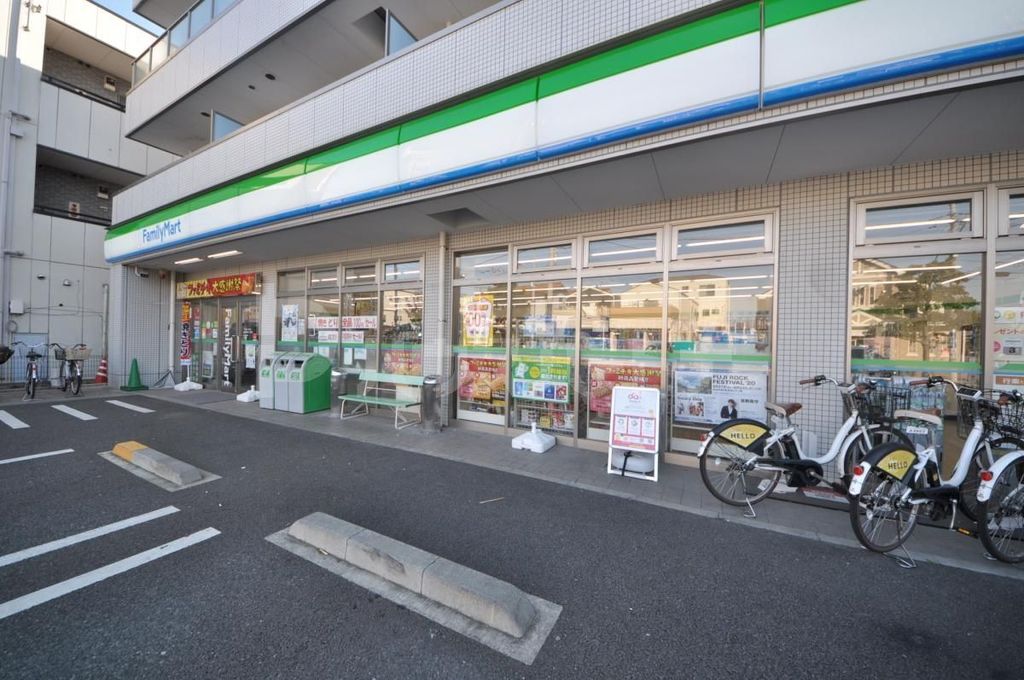 コンビニ　ファミリーマート南篠崎町二丁目店（コンビニ）まで40m