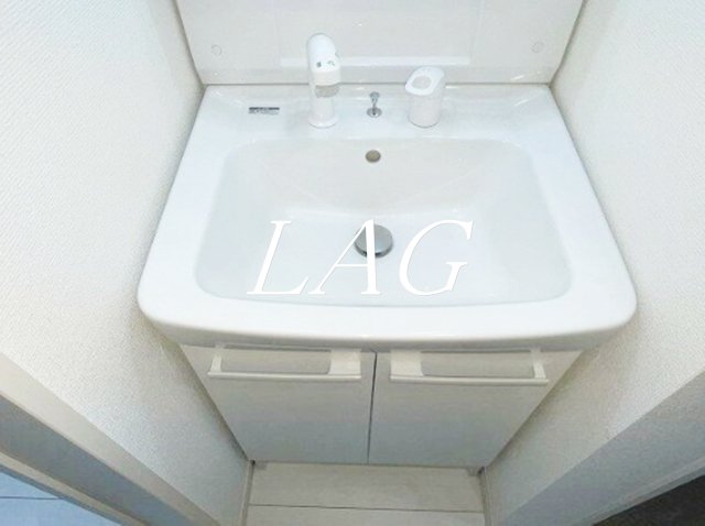 洗面設備　独立洗面台になります。