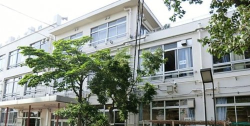 小学校　落合第六小学校（小学校）まで588m