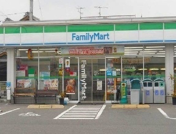 コンビニ　ファミリーマート（コンビニ）まで350m