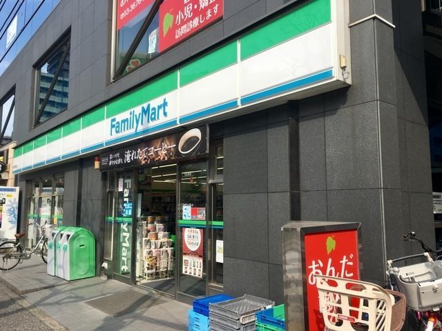 コンビニ　ファミリーマート篠崎駅南口店（コンビニ）まで348m