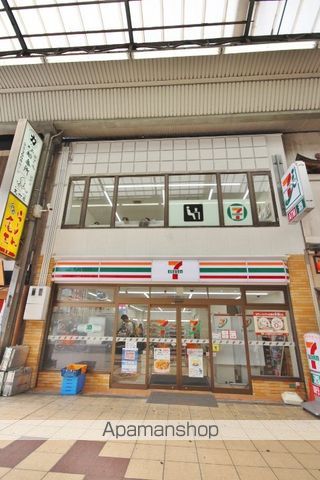 コンビニ　セブンイレブン（コンビニ）まで327m