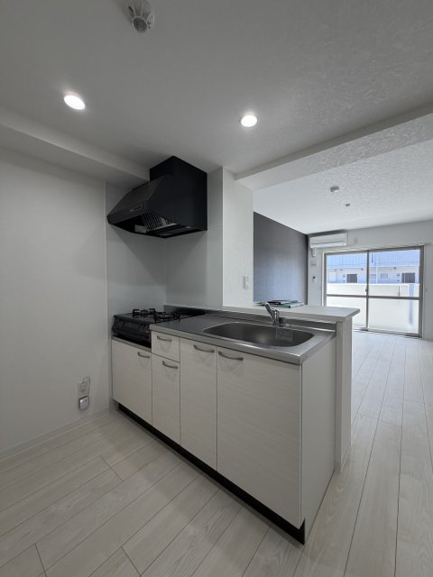 キッチン　※写真は建築中の他号室（ルグラン３）です