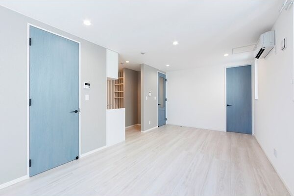 居室・リビング　明るいリビングで気持ちも明るくなりますね♪