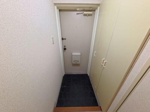 玄関　玄関　※内装前