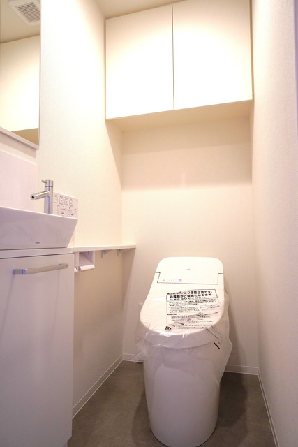 トイレ　※写真は同タイプ住戸です。