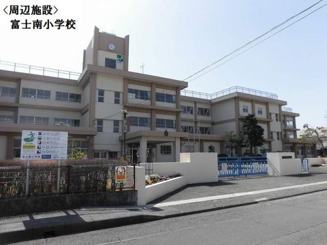 小学校　南小学校（小学校）まで936m