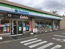 コンビニ　ファミリーマート札幌北40条東8丁目店（コンビニ）まで555m
