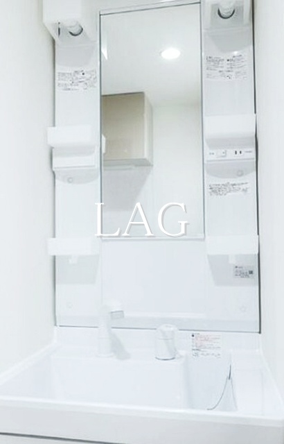 洗面設備　独立洗面台になります。