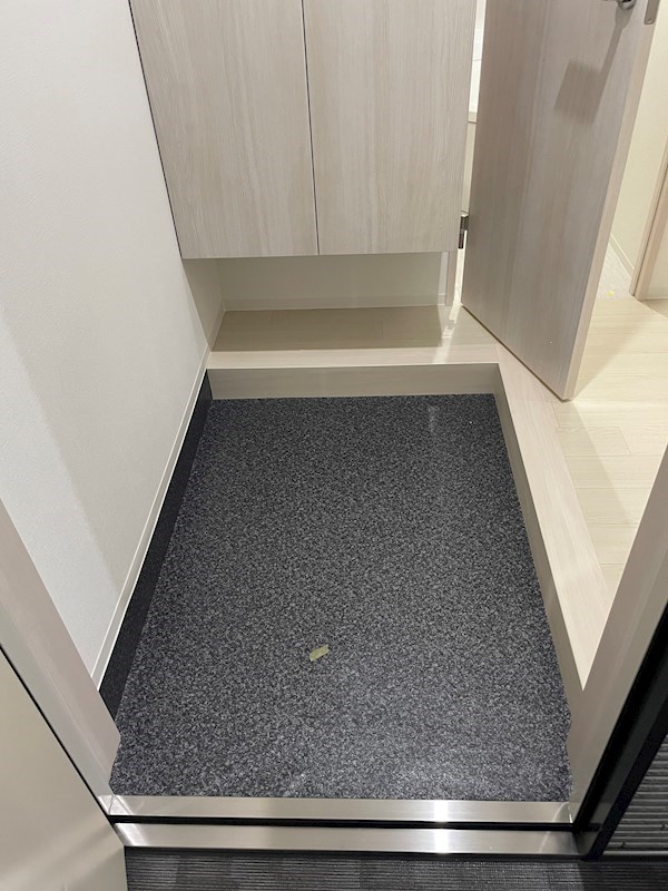 玄関　※同物件別部屋参考写真