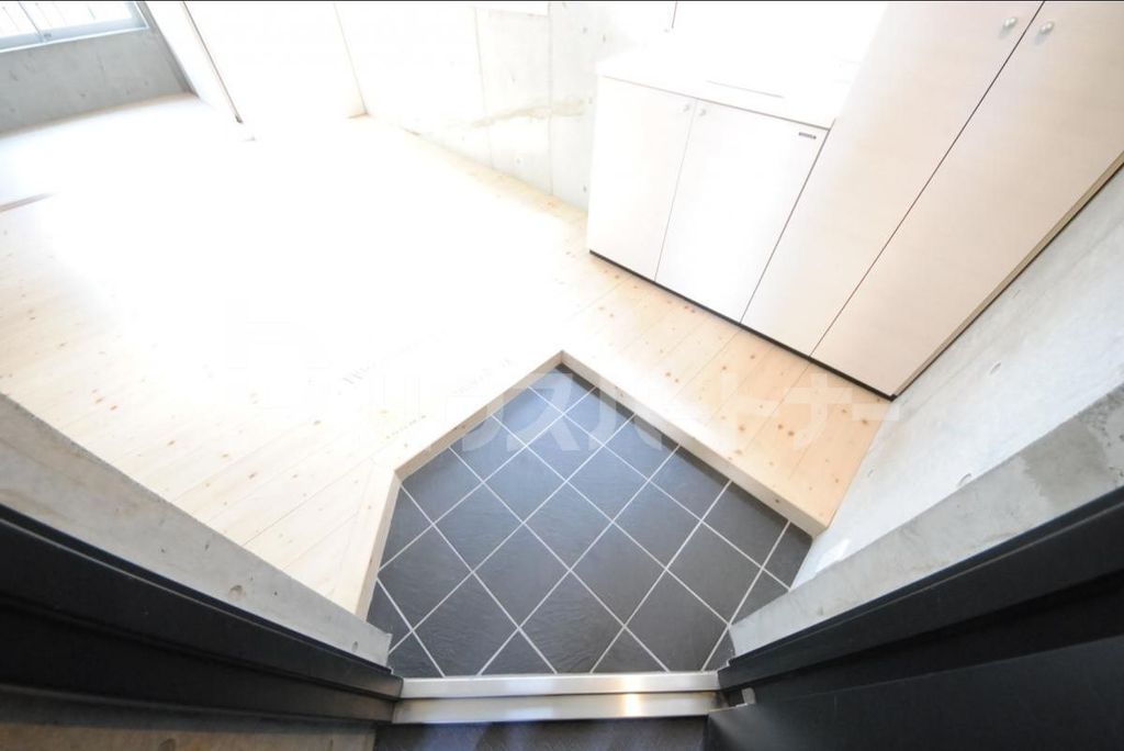 玄関　バルコニー