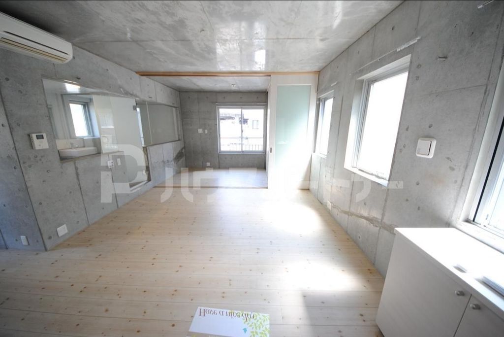 居室・リビング　エントランス